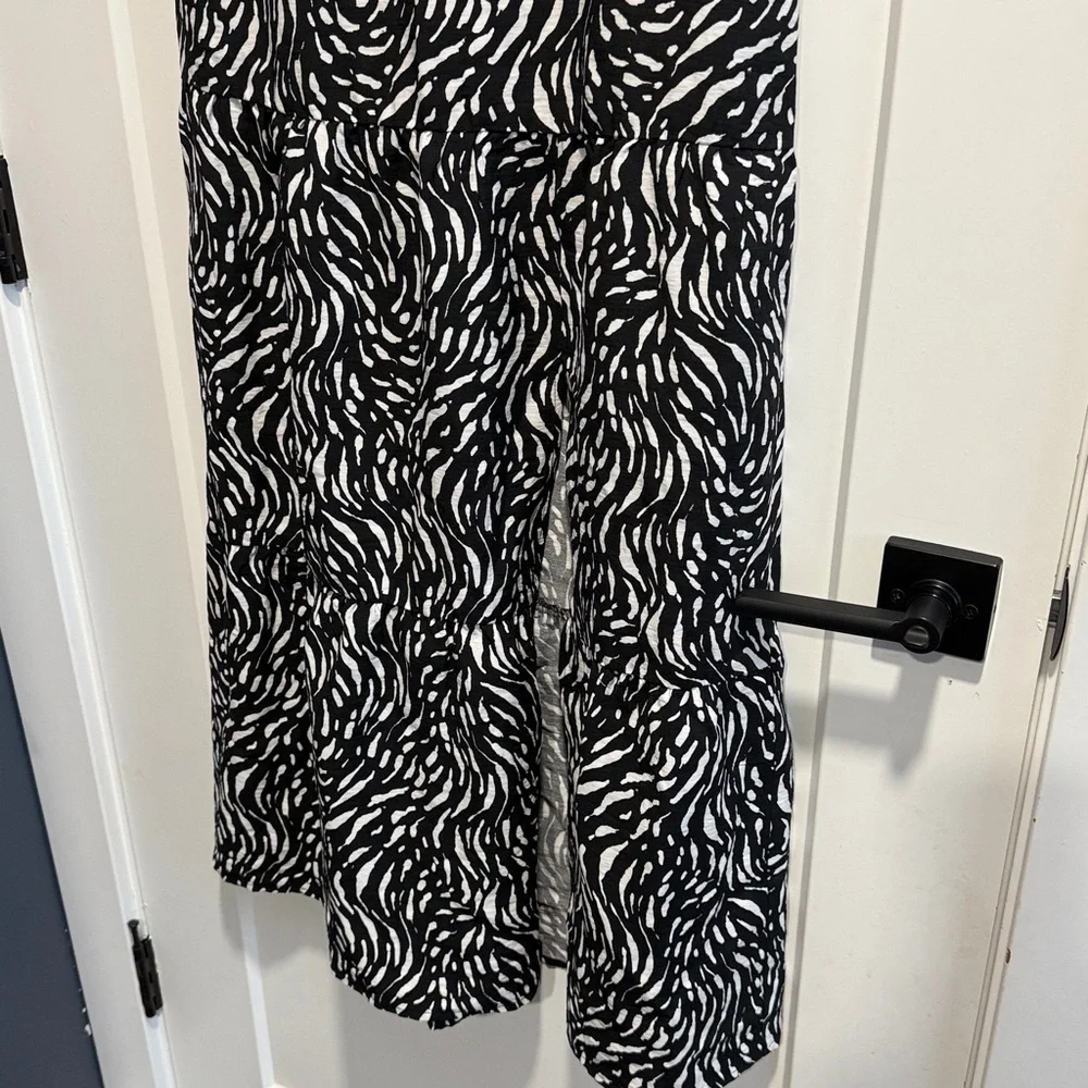 Nine West Set - Midi Skirt with Slit and V Neck Sleeveless Shell Top Medium EUC - Picture 3 of 13